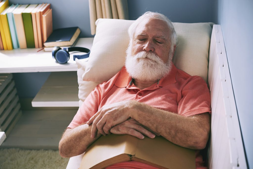 Excessive Daytime Sleepiness In Elderly Might Be Linked To Pre-Dementia Syndrome