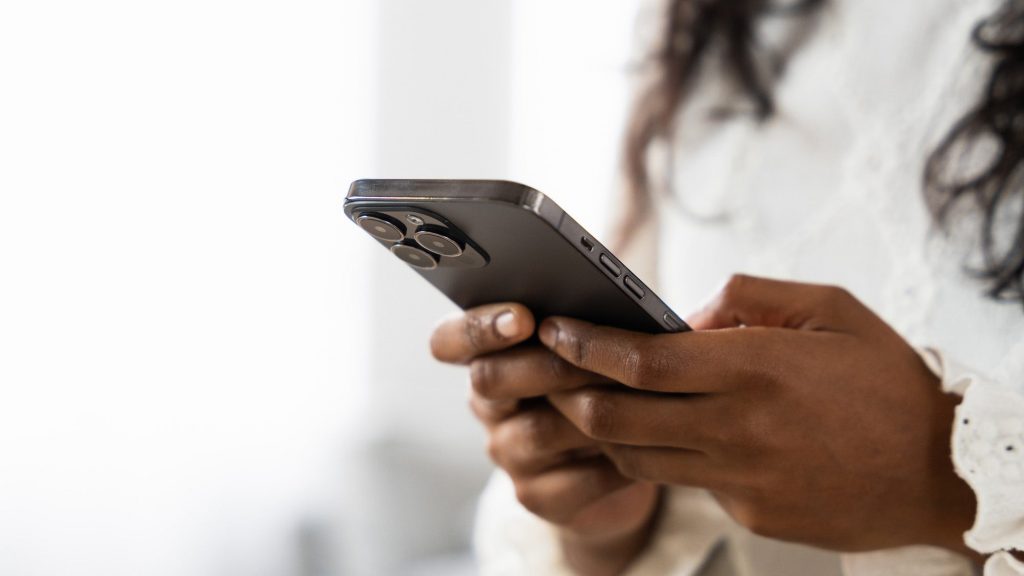 No evidence that cell phone radiation causes cancer, says expert No evidence that cell phone radiation causes cancer, says expert