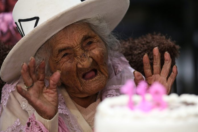 A Rare Immune Cell Starts Multiplying Around Age 100, and People Who Reach 110 Are Full of Them