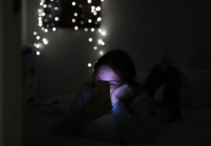Heavier Phone Use Past 10 at Night Linked with Teens Falling Asleep About 65 Minutes Later